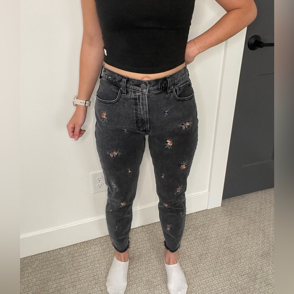 Straight Leg High Rise Rose embroidered A&F Jeans - Picture 2 of 6